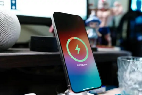 浪卡子苹果15换屏服务分享用什么充电器给iPhone15充电更好 